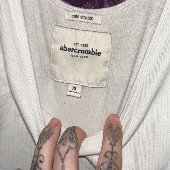 Abercrombie & Fitch 3 Pack White Fitted Sleeveless Tank Top - Picture 3 of 4